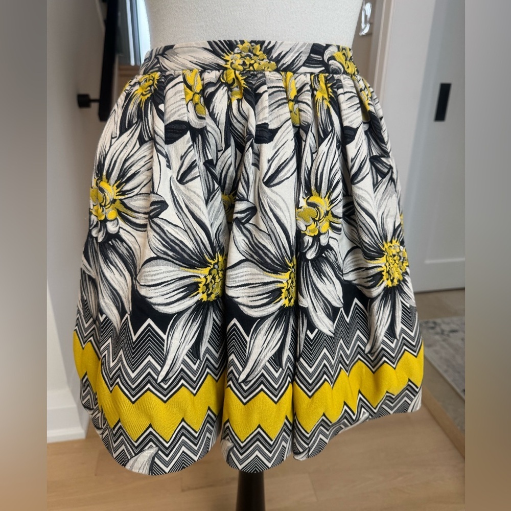 Alice + Olivia Tania Floral Mini Skirt Yellow Black Fit & Flare Size 2 - Picture 4 of 8